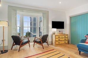 Smart TV - Windermere House - Sea Views, Town Centre (Tenby)