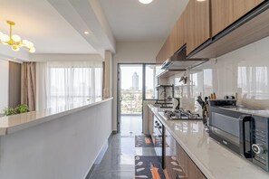 Fridge, microwave, oven, stovetop