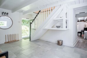 Téléviseur à écran plat de 32 po avec télévision par cùble, foyer