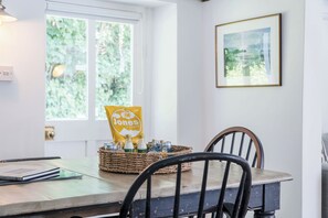 Téléviseur à écran plat de 32 po avec télévision par cùble, foyer