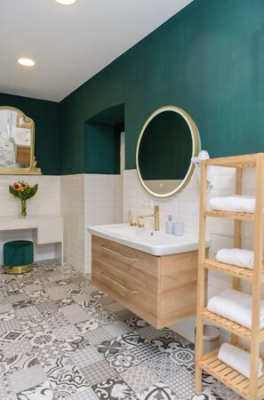 Shower, soap - La Vienna Suite - DLX LVS334 (Wien)