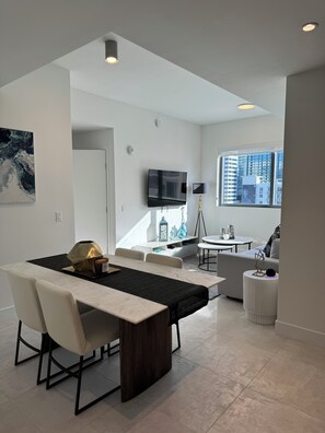 Dining - Chic 1-Bedroom Apartment in Brickell with Stunning Views & Prime Location (Miami)