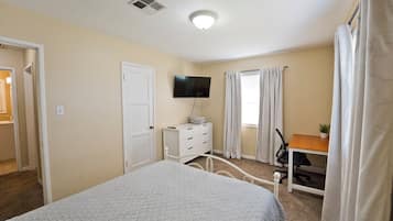 2 bedrooms, iron/ironing board, WiFi, bed sheets