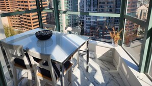 Unclassified image, 3 of 24, button - 2 Bedroom Penthouse Loft DT Van! (Vancouver)