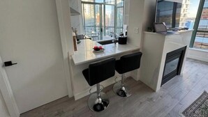 Unclassified image, 4 of 24, button - 2 Bedroom Penthouse Loft DT Van! (Vancouver)