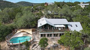 Exterior - Unique home on Catclaw Mountain with a pool and pet friendly (Concan)
