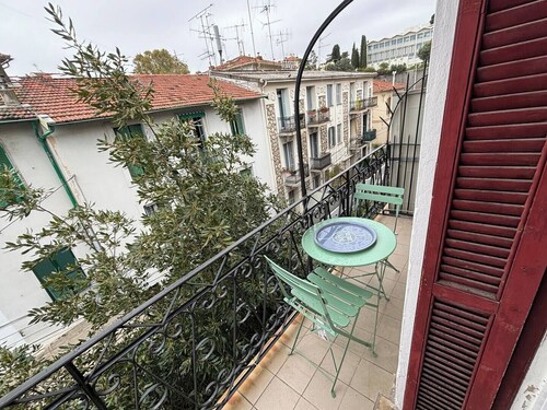 Pretty 2 rooms to Promenade

