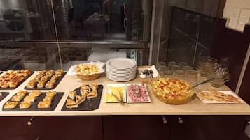 Café da manhã completo grátis todos os dias