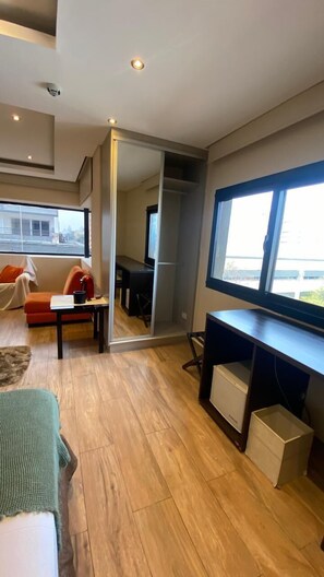 Kamar Premium | Brankas, tirai kedap cahaya, dan Wi-Fi gratis