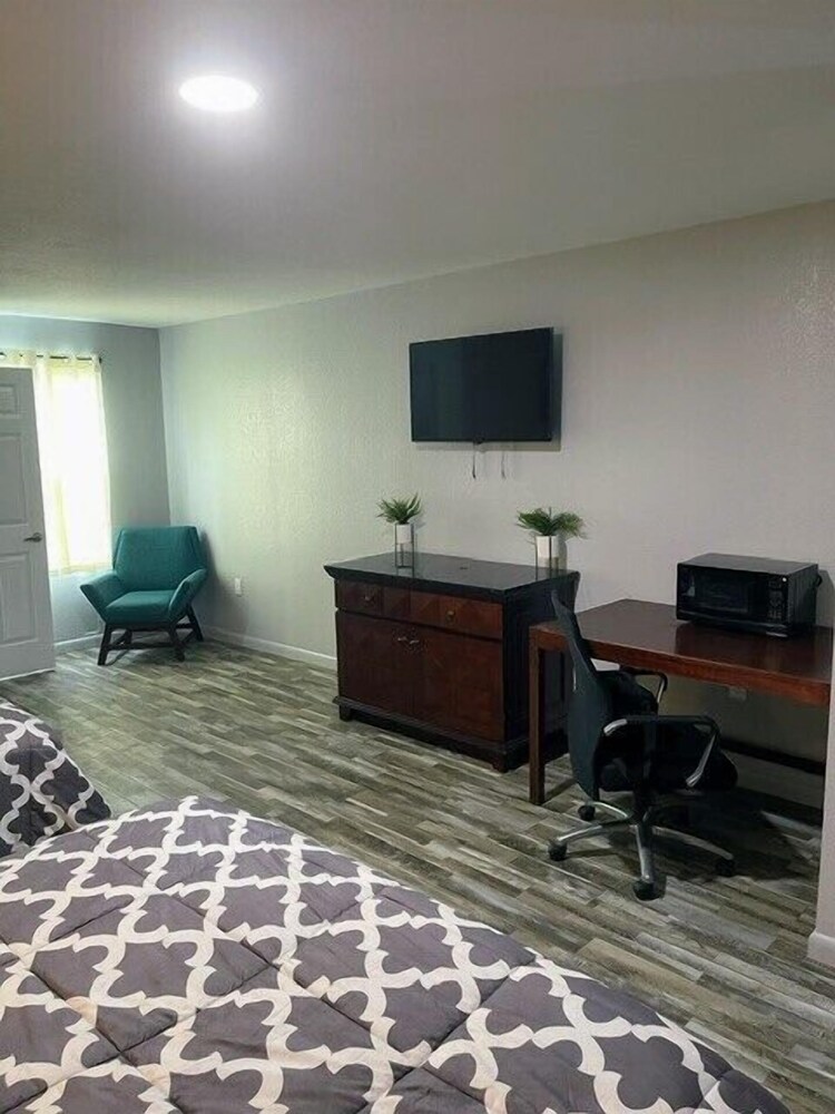 1921 Osborne Suite 4 Unit B St. Marys Vrbo