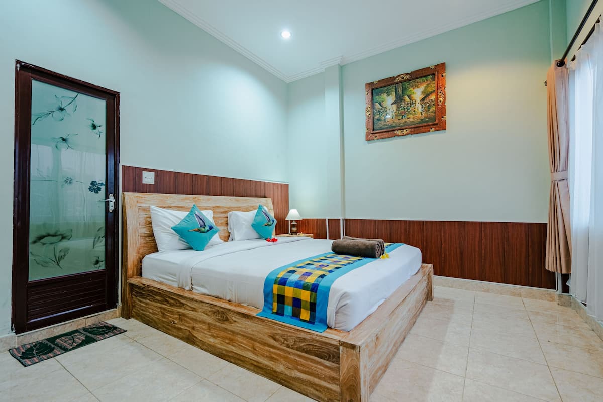 Standard Room, Balcony, Courtyard View | Desk, free WiFi, bed sheets