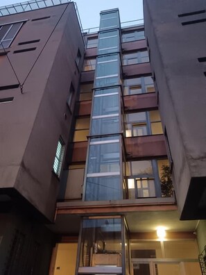 Vista frontal de la propiedad