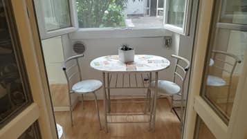 Economy Room, 1 Double Bed, Non Smoking, Kitchenette | 1 bedroom, free WiFi