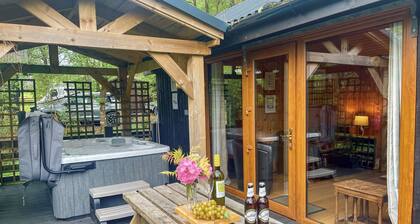 Seil Log Cabin - sleeps 5 guests in 2 bedrooms