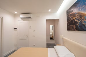 Blackout drapes, soundproofing, free WiFi - La Maison di Tina (Naples)