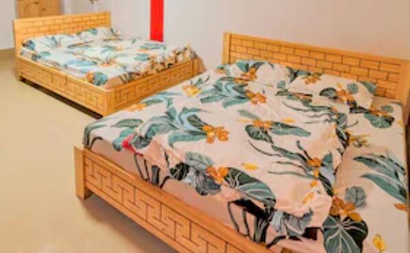 2 bedrooms, iron/ironing board, bed sheets, wheelchair access