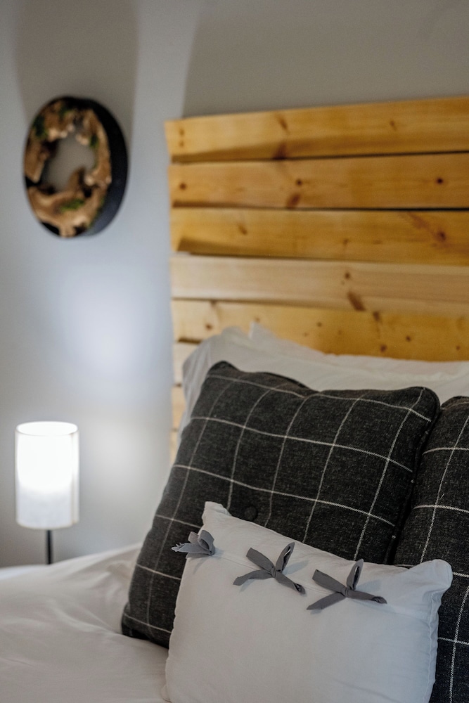 Live Oak Oasis Getaway Close to Legoland! Sleeps 8 Guests, Fenced