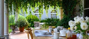 Chic Studio Nestled in Lovely Garden and Pool-2254