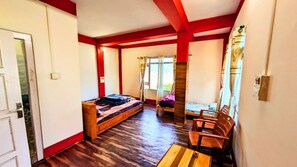 1 soverom, strykejern/-brett, sengetøy og rullestolvennlig