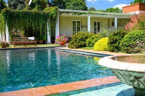 Apartment, Smoking - Modern Studio set an Expansive Garden - 2253 (Harare)