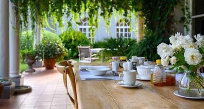 Modern Studio set an Expansive Garden - 2253