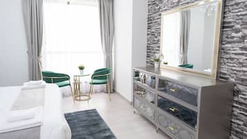 Deluxe Apartment, 3 Bedrooms, Balcony, Marina View | 3 bedrooms, iron/ironing board, free WiFi