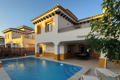 Baron Villa With Private Heated Pool on Mar Menor