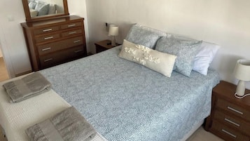 4 bedrooms, iron/ironing board, free WiFi, bed sheets