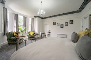 2 bedrooms, in-room safe, iron/ironing board, free WiFi