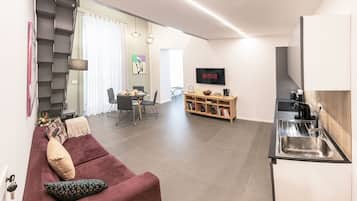 Appartamento Green | Private kitchen | Full-sized fridge, microwave, oven, stovetop