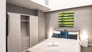 Unclassified image, 5 of 31, button - Three houses Toledo (Naples)