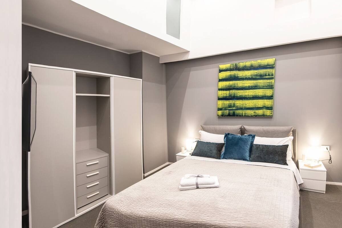 Appartamento Grey | 2 bedrooms, premium bedding, down comforters, memory foam beds