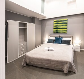 Appartamento Grey | 2 bedrooms, premium bedding, down comforters, memory foam beds - Three houses Toledo (Naples)