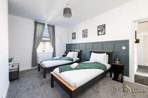 5 chambres, fer et planche à repasser, Wi-Fi, draps fournis