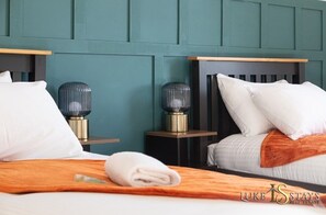 5 bedrooms, iron/ironing board, WiFi, bed sheets