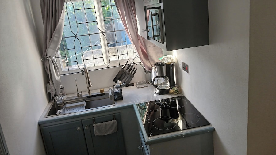 Quaint Studio Apartment in Soufriere From Claviers