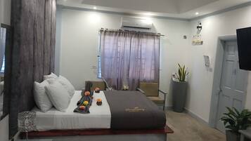 1 habitación, tabla de planchar con plancha, wifi gratis y ropa de cama