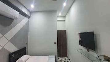 Soundproofing, iron/ironing board, free WiFi