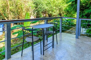 Comfort-dobbeltværelse - 1 kingsize-seng - udsigt til have | Udsigt fra balkon