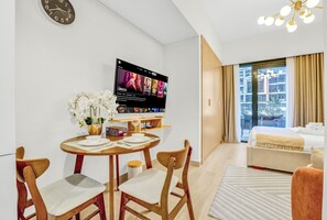 1 chambre, bureau, fer et planche à repasser, Wi-Fi gratuit