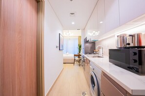 ثلاجة، ميكروويف، فرن، محمصة خبز