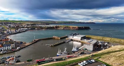 Tranquil Seaside Caravan Retreat in Eyemouth