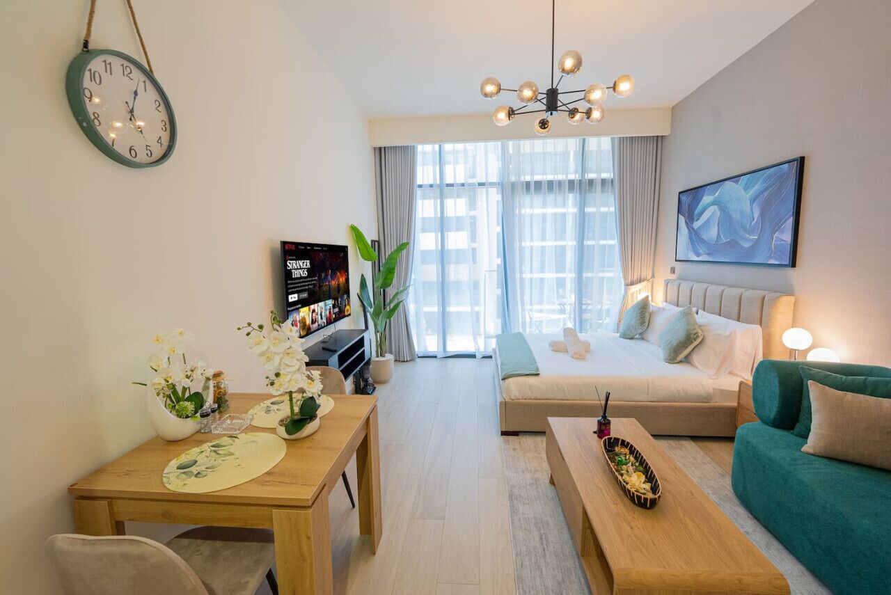 Een strijkplank/strijkijzer, gratis wifi, beddengoed