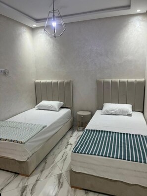 2 dormitorios, tabla de planchar con plancha, wifi y ropa de cama