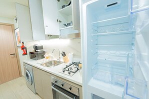 Kühlschrank, Mikrowelle, Ofen, Toaster