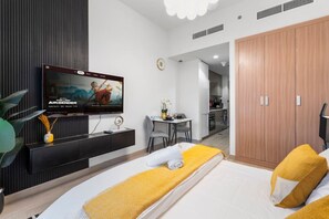 1 habitación, escritorio, tabla de planchar con plancha y wifi gratis 