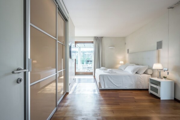 4 chambres, fer et planche à repasser, Wi-Fi, draps fournis
