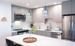 Private kitchen - Cedar and Loam by Revelstoke Vacations (Revelstoke)