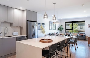Private kitchen - Cedar and Loam by Revelstoke Vacations (Revelstoke)