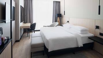 Camas con pillow-top, caja de seguridad en la habitación y escritorio